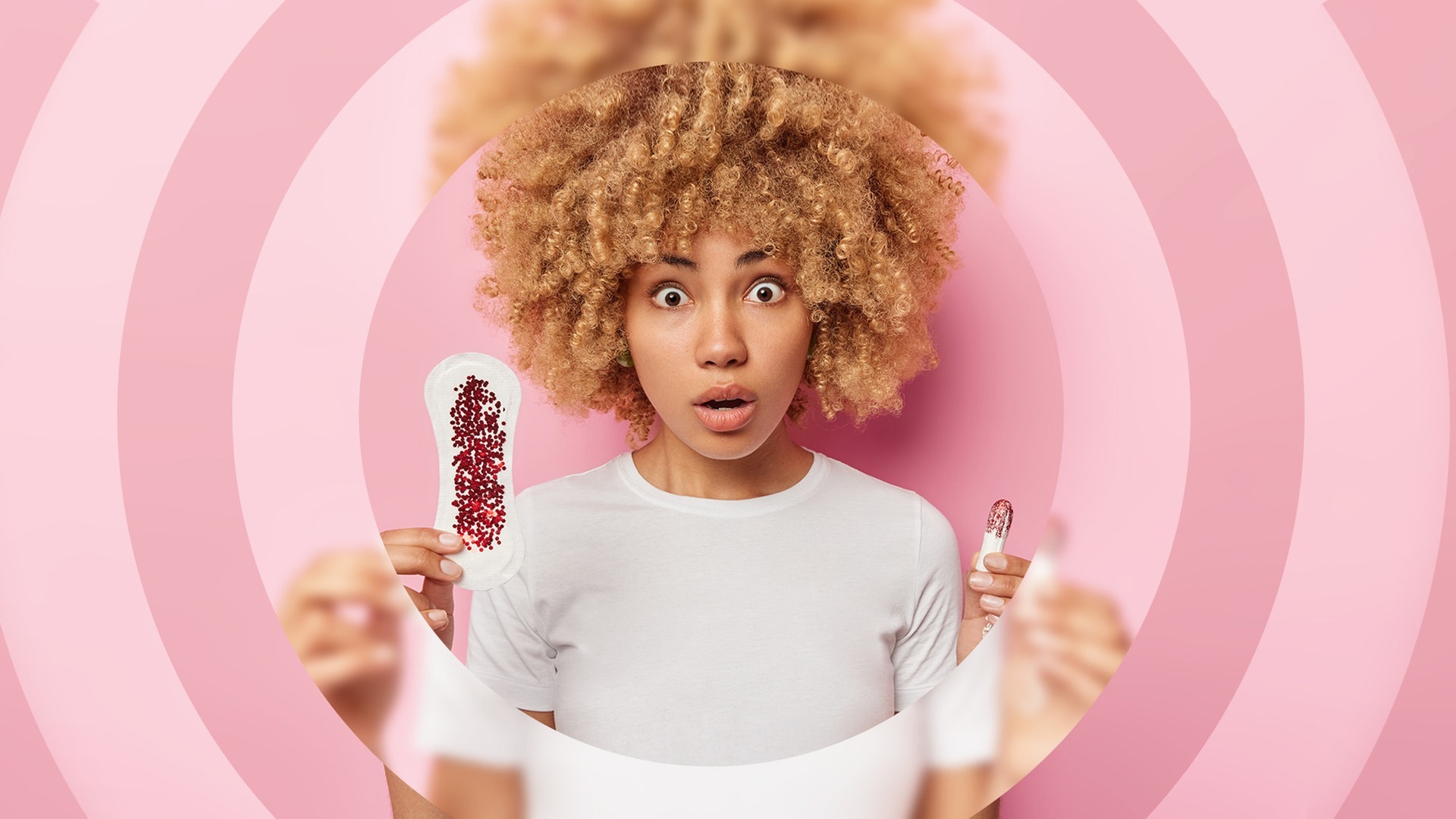 Frau mit Binde und Tampon in der Hand (Foto: Adobestock Wayhome Studio)