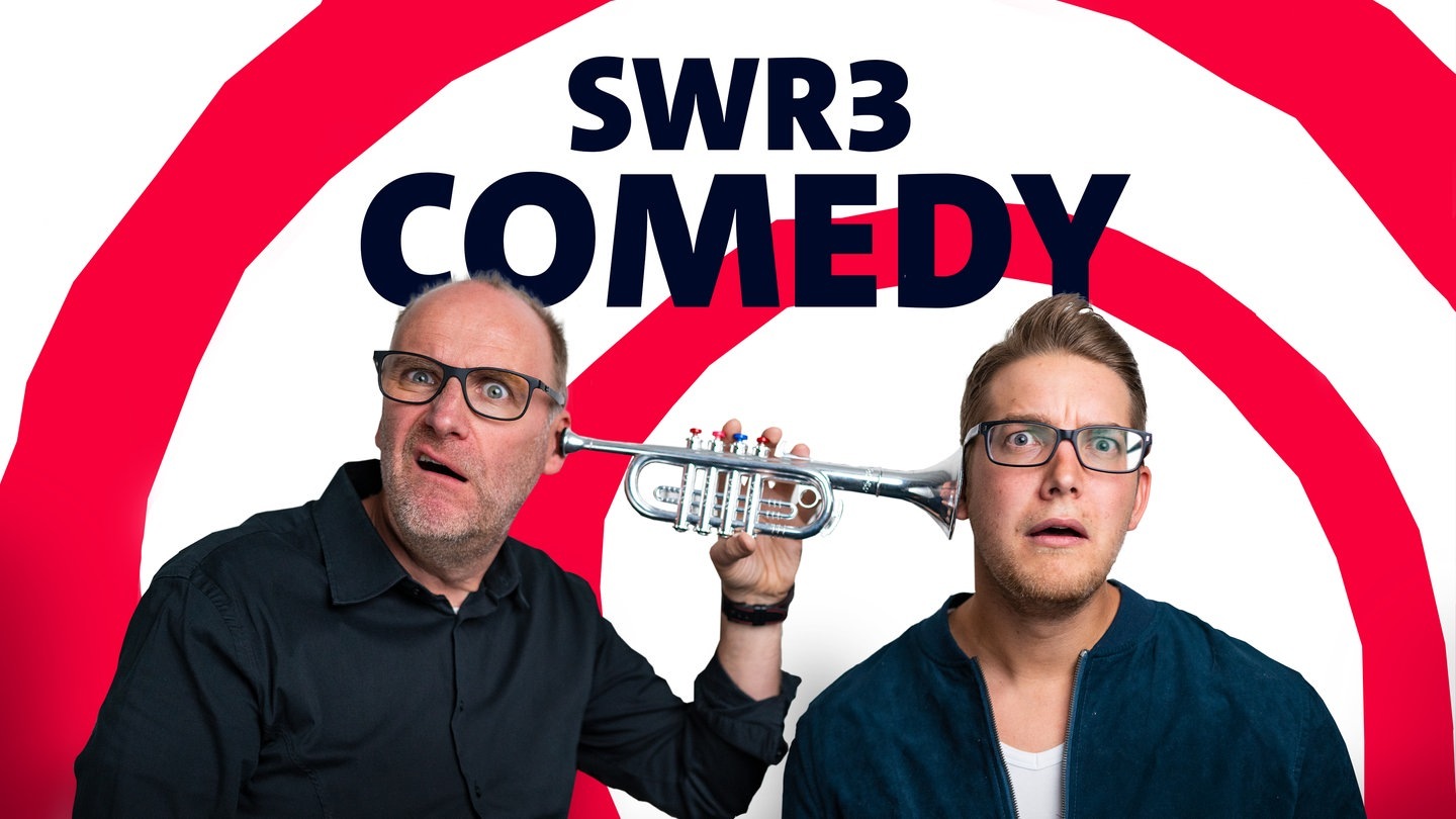 Foto: SWR3 SWR3 Comedy Podcast Andreas Müller und Steffen Auer mit einer Trompete (Foto: SWR3)