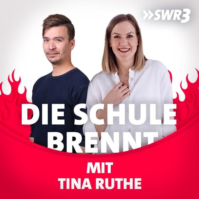 Die Schule brennt - Tina Ruthe und Bob Blume vor künstlichen Flammen (Foto: SWR3)