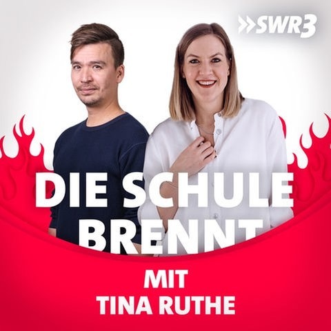 Die Schule brennt - Tina Ruthe und Bob Blume vor künstlichen Flammen (Foto: SWR3)