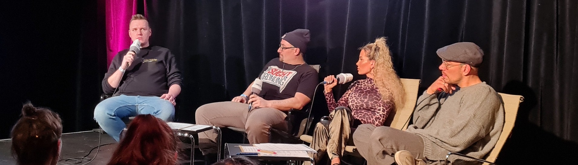 Sascha Heilig, Roman Lemke, Nina Workhard und Maximilian Pollux beim SWR Podcastfestival (Foto: SWR3/Sandra Tiersch)
