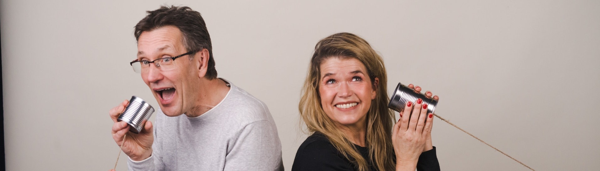 Anke Engelke und Kristian Thees mit Dosentelefon (Foto: SWR3)