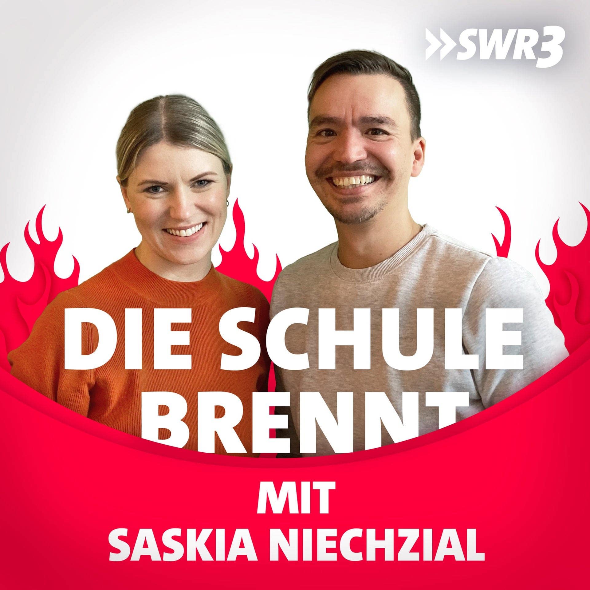 Saskia Niechzial und Bob Blume vor Flammen (Foto: SWR3)