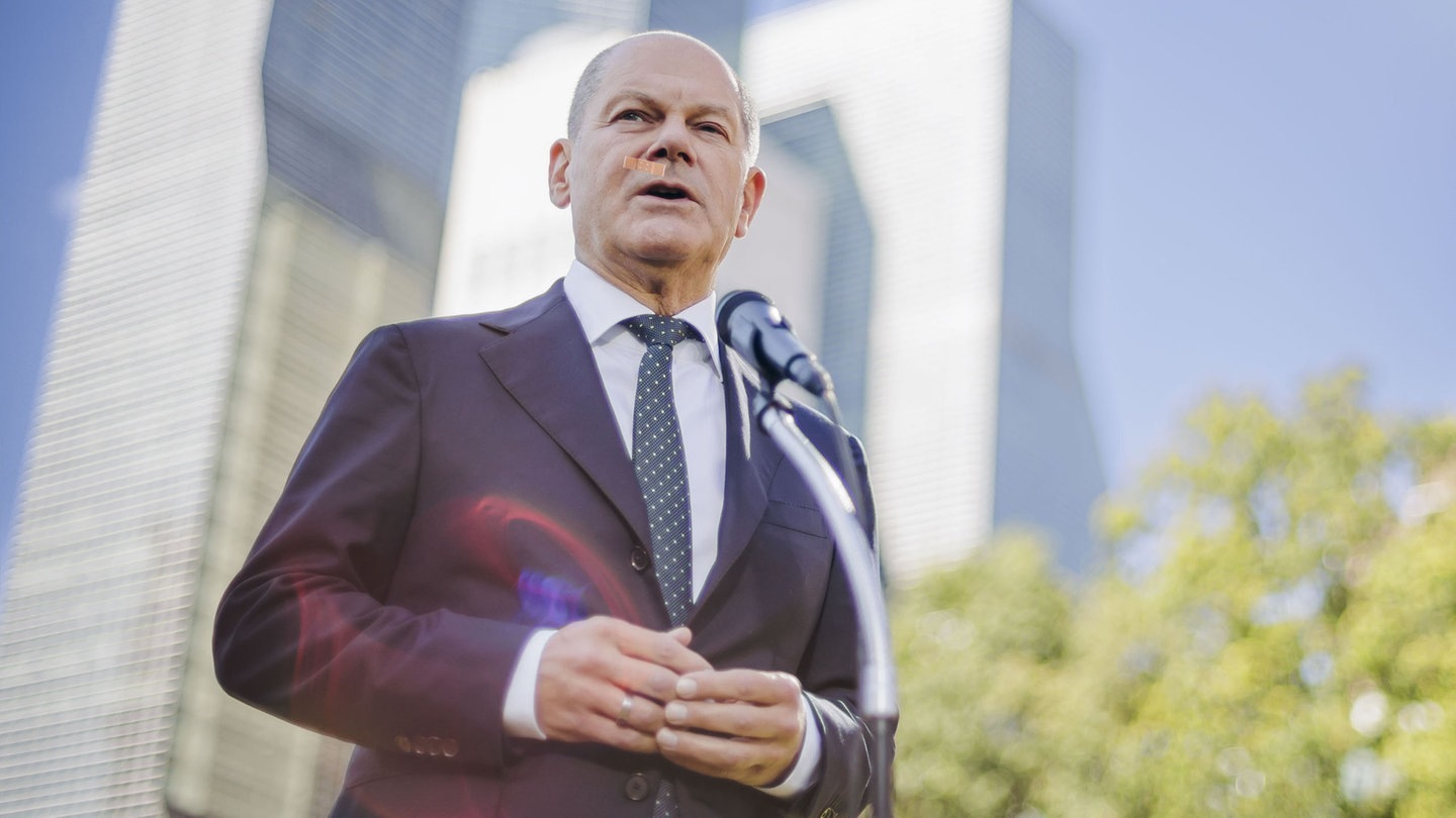 Bundeskanzler Scholz gibt nach der Eröffnung der UN-Generalversammlung vor dem Gebaeude der Vereinten Nationen ein Pressestatement (Foto: picture-alliance / Reportdienste, Thomas Trutschel)