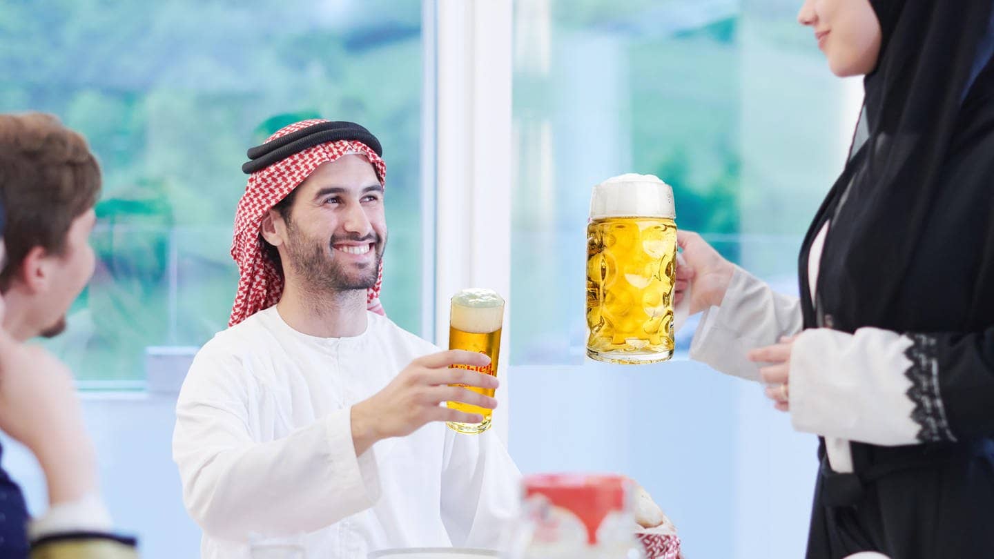Die Lallers: Bier brauen in Abu Dhabi (Foto: picture-alliance / Reportdienste, benis arapovic)
