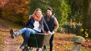 Abstrakte Darstellung der Sexstellung „Die Schubkarre“ (Foto: IMAGO, Imago / Shotshop) Abstrakte Darstellung der Sexstellung „Die Schubkarre“