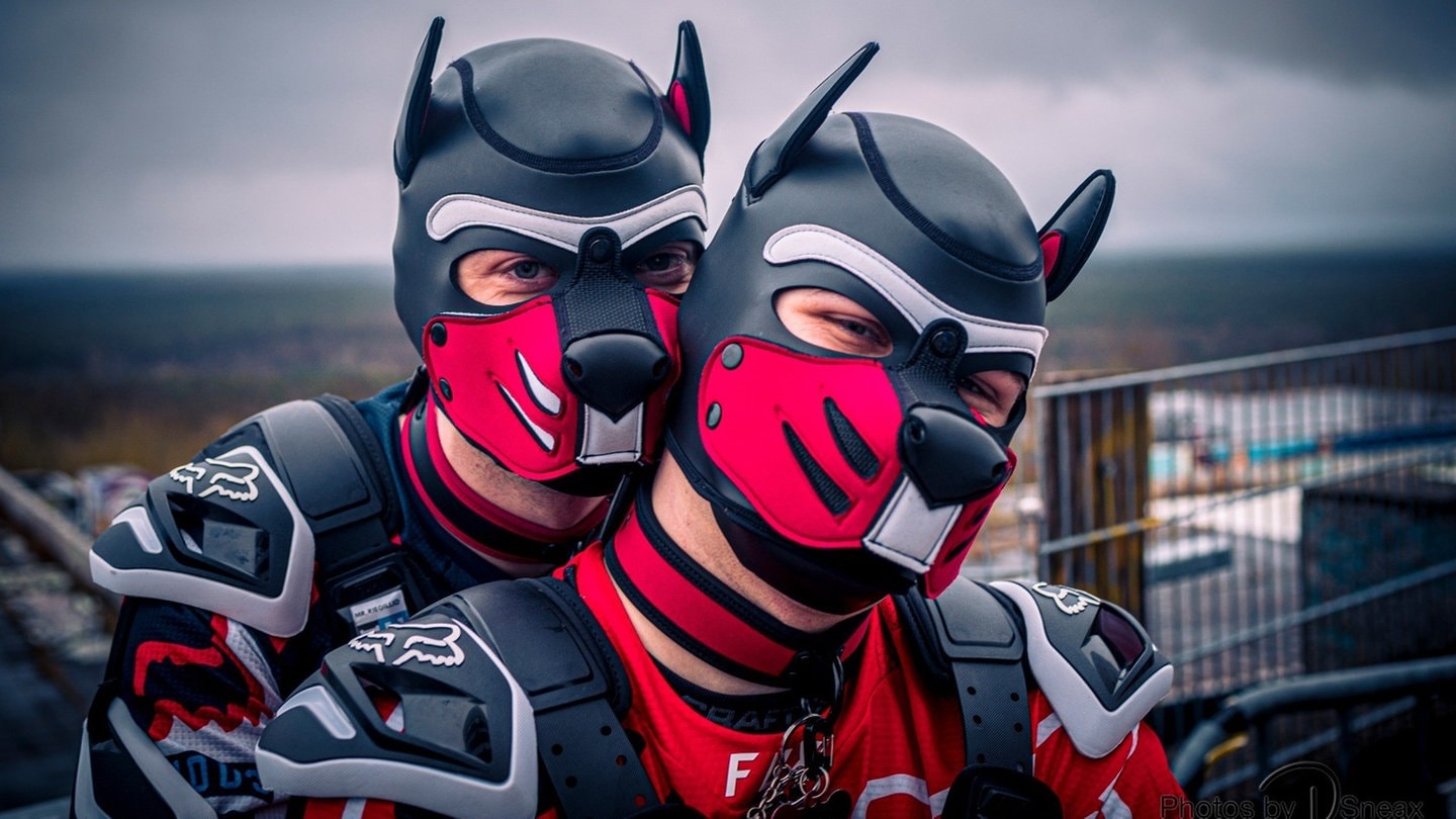 Human Pupplay: Welpen-Rollenspiel mit Puppy Marlon und Puppy Leo