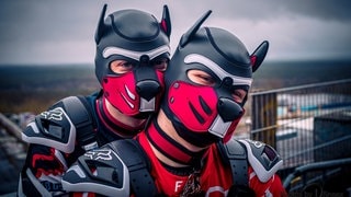 Human Pupplay: Welpen-Rollenspiel mit Puppy Marlon und Puppy Leo (Foto: gearimages) Human Pupplay: Welpen-Rollenspiel mit Puppy Marlon und Puppy Leo