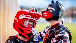 Human Pupplay: Welpen-Rollenspiel mit Puppy Marlon und Puppy Leo (Foto: gearimages) Human Pupplay: Welpen-Rollenspiel mit Puppy Marlon und Puppy Leo