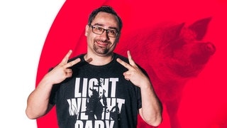 Der Gangster, der Junkie und die Hure: Roman und ein Schwein (Foto: Adobe Stock/Eric Isselée) Der Gangster, der Junkie und die Hure: Roman und ein Schwein