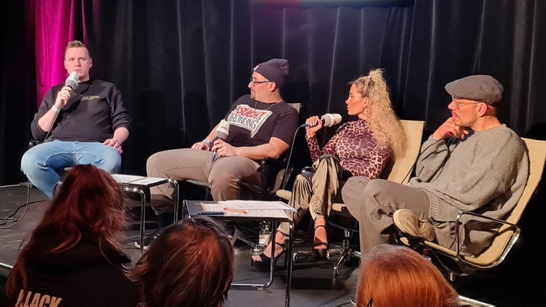 Sascha Heilig, Roman Lemke, Nina Workhard und Maximilian Pollux beim SWR Podcastfestival (Foto: SWR3/Sandra Tiersch)