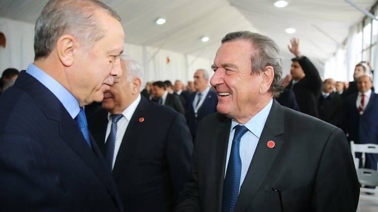 Erdogan Schröder (Foto: picture-alliance / Reportdienste, Picture Alliance)