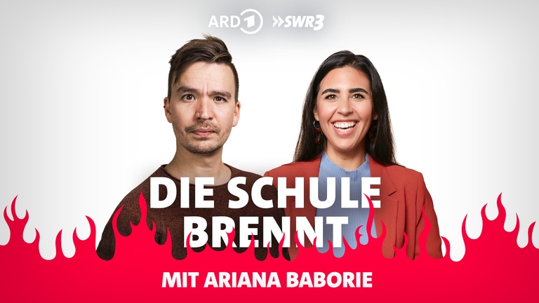 Bob Blume und Ariana Baborie vor Flammen (Foto: SWR3)