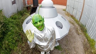 Aliens zu Silvester (Foto: picture-alliance / Reportdienste, Tschiponnique Skupin/Geisler-Fotopress) Aliens zu Silvester