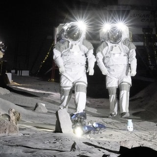 Zwei Astronauten im Europäischen Astronautenzentrum Luna.