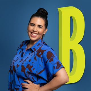 Ariana Baborie vor dem Buchstaben B