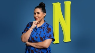 Portrait Bild Ariana Baborie vor Buchstabe N (Foto: SWR) Portrait Bild Ariana Baborie vor Buchstabe N
