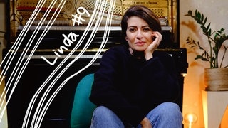 Moderatorin Linda Zervakis im Podcast „Die Rea Garvey Show – The songs you picked for me” (Foto: SWR3) Moderatorin Linda Zervakis im Podcast „Die Rea Garvey Show – The songs you picked for me”