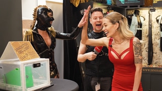 Nina und Karsch auf der BDSM- und Erotikmesse „Obscene“ in Karlsruhe (Foto: SWR3) Nina und Karsch auf der BDSM- und Erotikmesse „Obscene“ in Karlsruhe