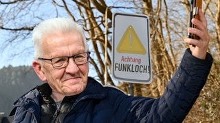 Fragen Sie Kretschmann: Breitbandmessung (Foto: picture-alliance / Reportdienste, Harald Tittel; R4676 Uwe Koch;) Fragen Sie Kretschmann: Breitbandmessung