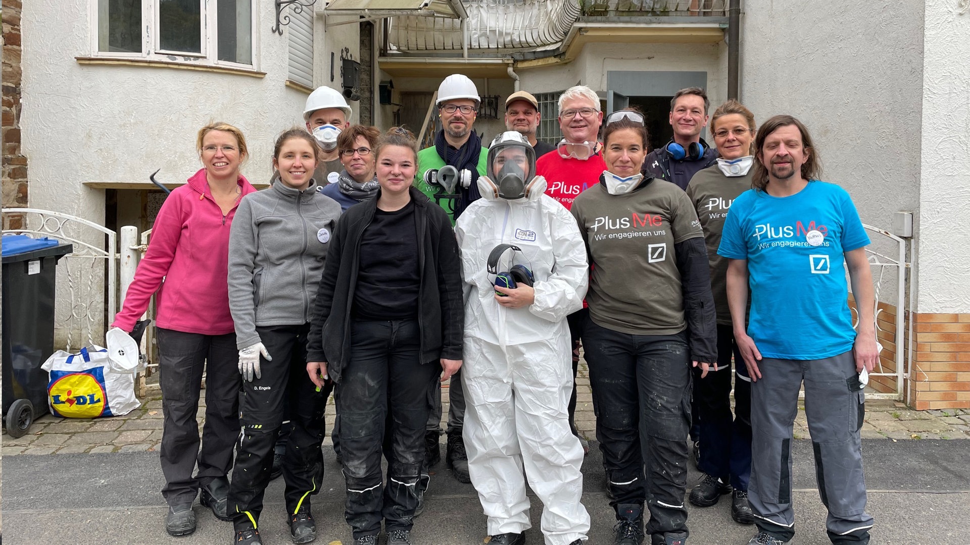 Foto: SWR Gruppenbild von Helfern (Foto: SWR)