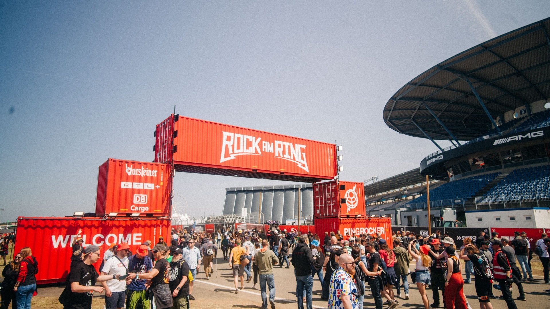 Foto: SWR3, SWR3 / Niko Neithardt Viele Menschen am Eingang zum Festivalgelände von Rock am Ring 2023 (Foto: SWR3, SWR3 / Niko Neithardt)