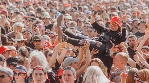 Die Crowd feiert die Auftritte bei Rock am Ring (Foto: SWR3, SWR3 / Ronny Zimmermann)