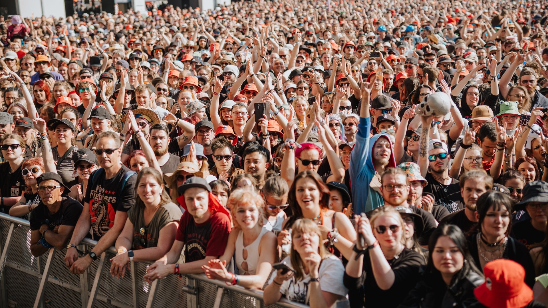 Foto: SWR3, SWR3 / Ronny Zimmermann Das Publikum feiert den Auftritt von Yungblud bei Rock am Ring 2023 (Foto: SWR3, SWR3 / Ronny Zimmermann)