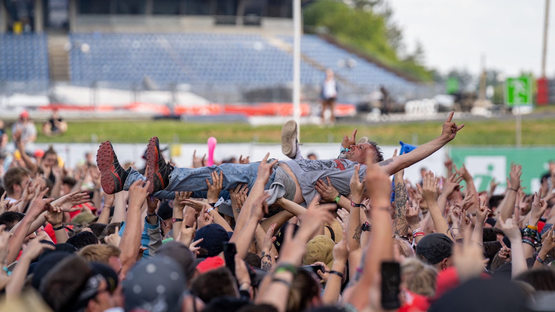 Foto: SWR3, SWR3 / Ronny Krautz Crowd Surfer (Foto: SWR3, SWR3 / Ronny Krautz)