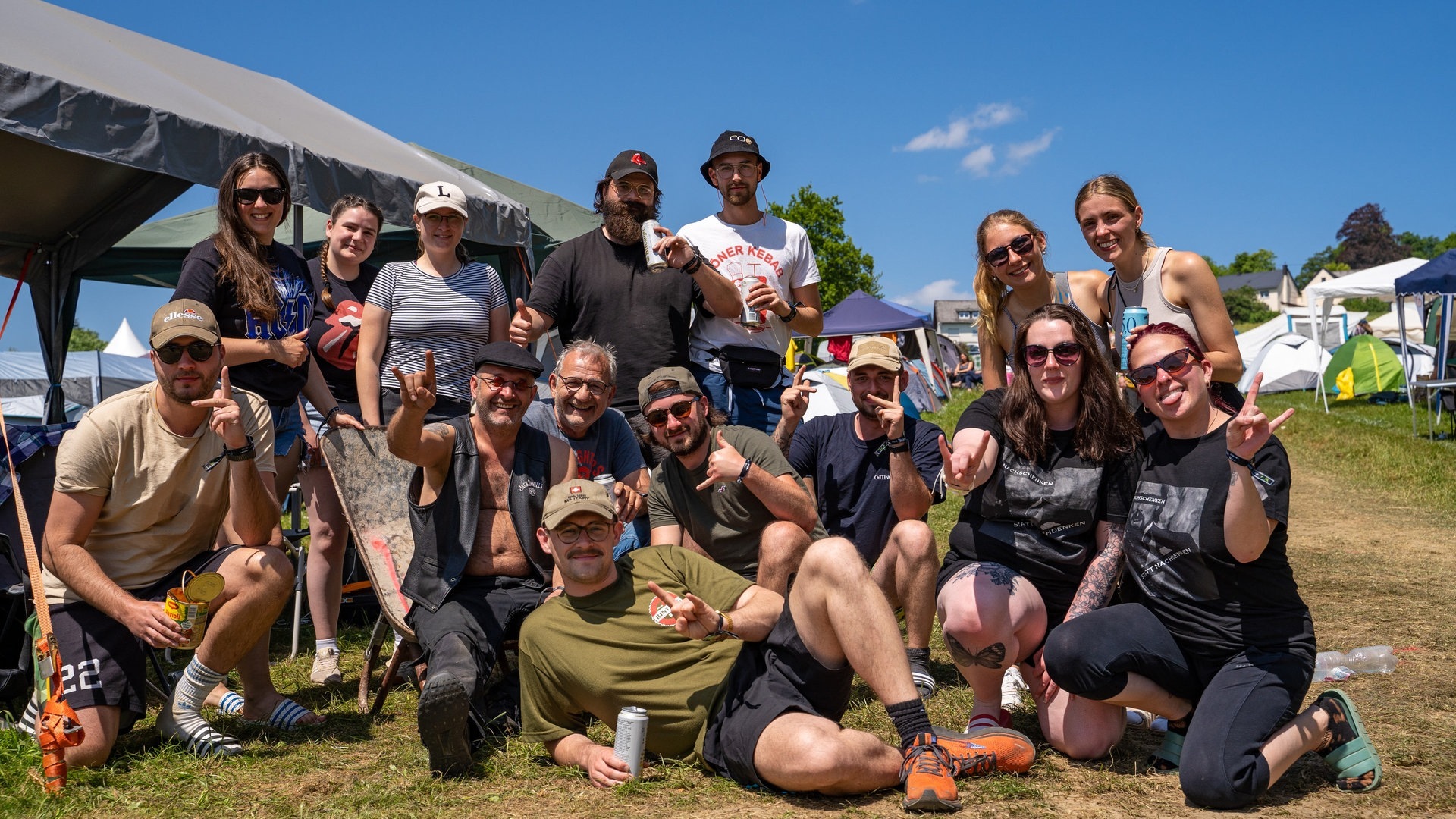Foto: SWR3, SWR3 / Ronny Krautz Freunde auf dem Campingplatz (Foto: SWR3, SWR3 / Ronny Krautz)