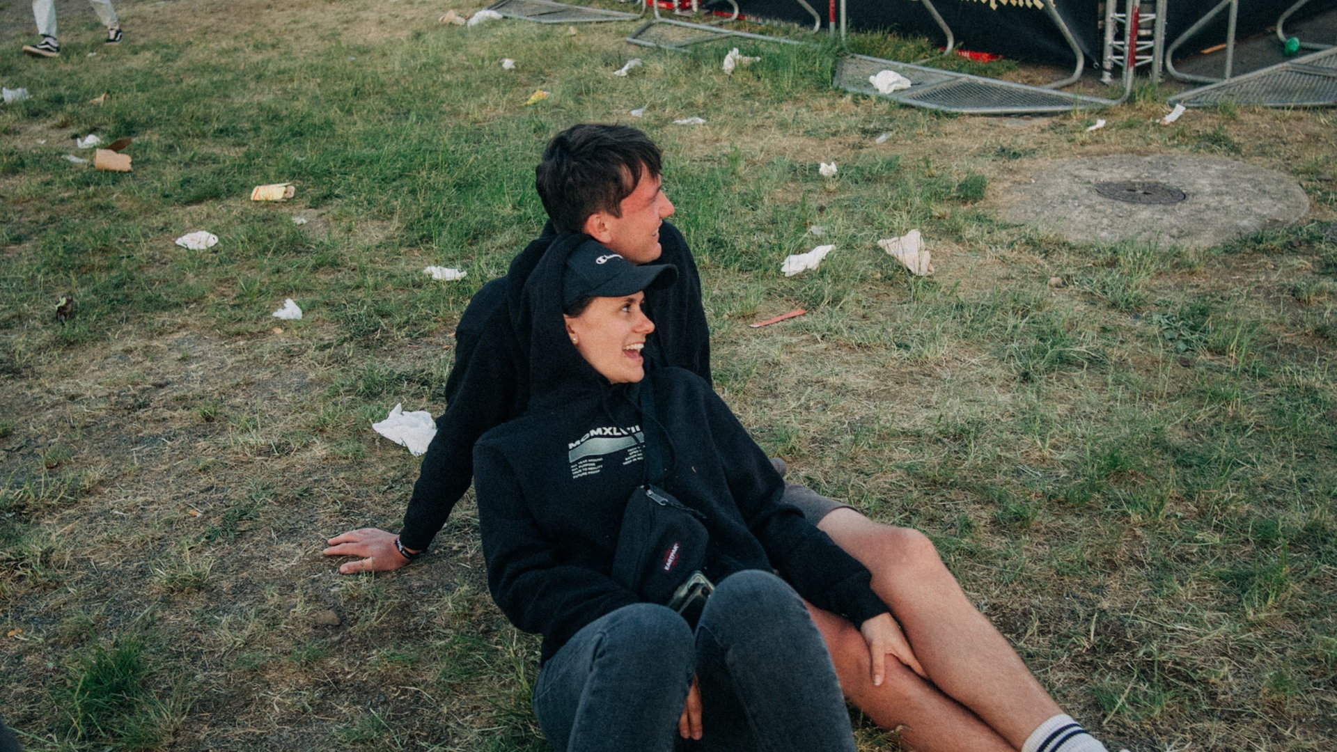 Foto: SWR3, SWR3 / Niko Neithardt Zwei Freunde liegen im Gras (Foto: SWR3, SWR3 / Niko Neithardt)