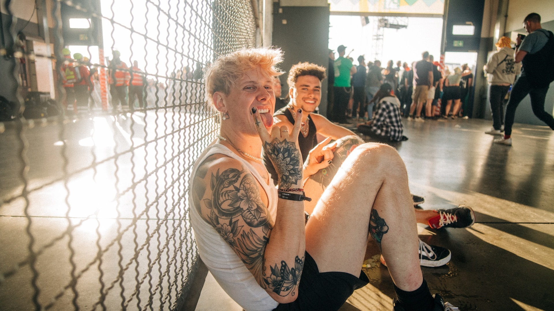 Foto: SWR3, SWR3 / Niko Neithardt Freunde warten im Schatten (Foto: SWR3, SWR3 / Niko Neithardt)