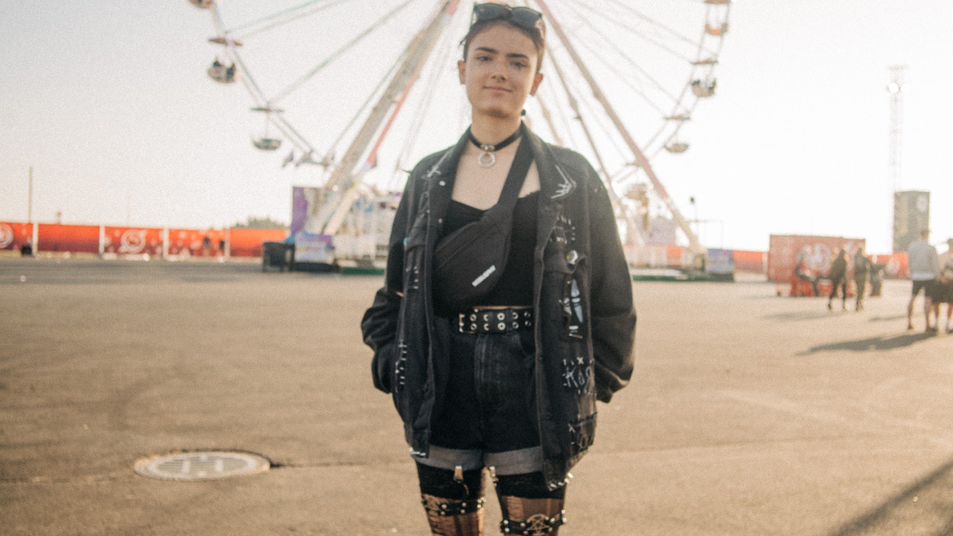 Foto: SWR3, SWR3 / Niko Neithardt Frau lächelt in die Kamera vor dem Riesenrad (Foto: SWR3, SWR3 / Niko Neithardt)