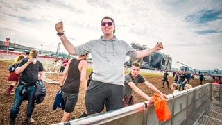 Schlamm und happy People bei Rock am Ring - RON_8768.jpg-97612 (Foto: SWR DASDING) Schlamm und happy People bei Rock am Ring - RON_8768.jpg-97612