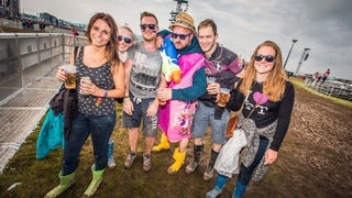 Schlamm und happy People bei Rock am Ring - RON_8767.jpg-97611 (Foto: SWR DASDING) Schlamm und happy People bei Rock am Ring - RON_8767.jpg-97611