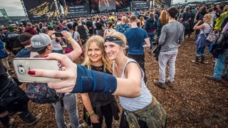 Schlamm und happy People bei Rock am Ring - RON_8759.jpg-97607 (Foto: SWR DASDING) Schlamm und happy People bei Rock am Ring - RON_8759.jpg-97607