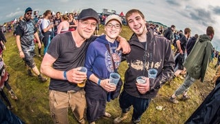 Schlamm und happy People bei Rock am Ring - RON_8749.jpg-97601 (Foto: SWR DASDING) Schlamm und happy People bei Rock am Ring - RON_8749.jpg-97601
