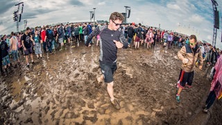 Schlamm und happy People bei Rock am Ring - RON_8742.jpg-97596 (Foto: SWR DASDING) Schlamm und happy People bei Rock am Ring - RON_8742.jpg-97596