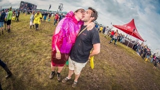 Schlamm und happy People bei Rock am Ring - RON_8727.jpg-97584 (Foto: SWR DASDING) Schlamm und happy People bei Rock am Ring - RON_8727.jpg-97584