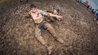Schlamm und happy People bei Rock am Ring - RON_8724.jpg-97583 (Foto: SWR DASDING) Schlamm und happy People bei Rock am Ring - RON_8724.jpg-97583