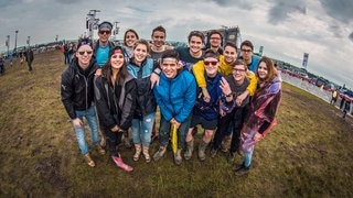 Schlamm und happy People bei Rock am Ring - RON_8719.jpg-97581 (Foto: SWR DASDING) Schlamm und happy People bei Rock am Ring - RON_8719.jpg-97581