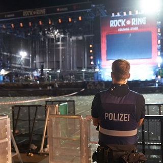 Polizist auf dem Festivalgelände