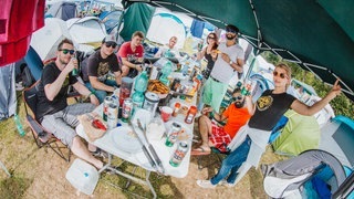 Bunt bemalt feiert besser (Foto: SWR / Ronny Zimmermann) Bunt bemalt feiert besser