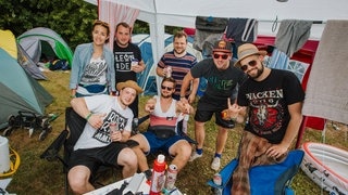 Bunt bemalt feiert besser (Foto: SWR / Ronny Zimmermann) Bunt bemalt feiert besser
