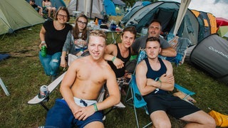 Bunt bemalt feiert besser (Foto: SWR / Ronny Zimmermann) Bunt bemalt feiert besser