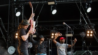 Welshly Arms rocken die Bühne (Foto: SWR / Ronny Zimmermann) Welshly Arms rocken die Bühne
