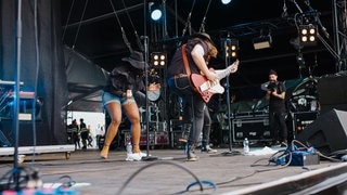 Welshly Arms rocken die Bühne (Foto: SWR / Ronny Zimmermann) Welshly Arms rocken die Bühne
