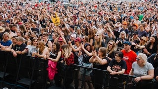 Welshly Arms rocken die Bühne (Foto: SWR / Ronny Zimmermann) Welshly Arms rocken die Bühne
