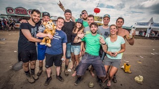 Eine große Matsch-Familie bei Rock am Ring - RON_9271.jpg-97910 (Foto: DASDING / Ronny Zimmermann) Eine große Matsch-Familie bei Rock am Ring - RON_9271.jpg-97910