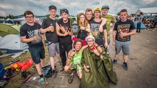 Eine große Matsch-Familie bei Rock am Ring - RON_9291.jpg-97919 (Foto: DASDING / Ronny Zimmermann) Eine große Matsch-Familie bei Rock am Ring - RON_9291.jpg-97919